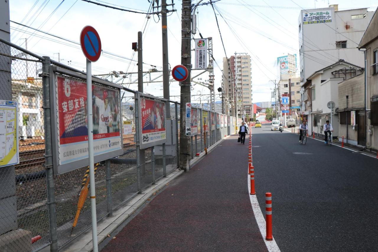 Hostel Red Helmet House & Sports Bar Hiroshima Exterior foto
